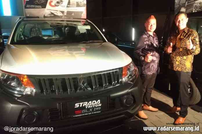 Mitsubishi Jajal Pasar Strada Triton Kendal (2)._rsz TERBARU : Sales Manager LCV PT Borobudur Oto Mobil Semarang, Ariyanto memperkenalkan L300 dan Strada Triton GLX 4x2 Single Cabin dan L300 di Hotel Sae In Kendal, Selasa (7/8) kemarin.(Dewi Akmalah/RADARSEMARANG.COM)