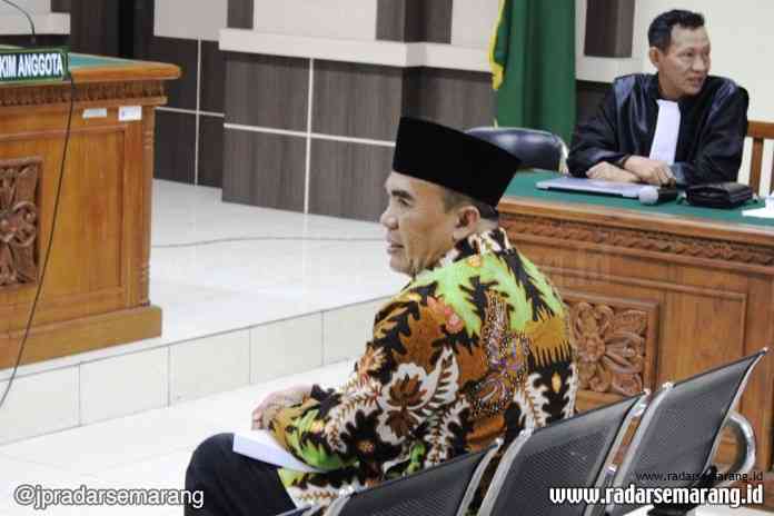 bupati jepara dituntut-joko susanto (5)_rsz SIDANG TUNTUTAN: Ahmad Marzuki dan Lasito saat menjalani sidang dugaan pemberian suap terkait putusan gugatan praperadilan dalam sidang di Pengadilan Tipikor Semarang. (JOJO SUSANTO/RADARSEMARANG.COM)