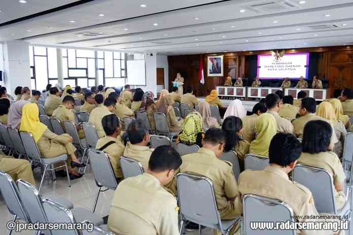 5 - FOTO B ASN_rsz BERI PERINGATAN: Sekda Fakhuroji dalam acara Pembinaan Sekretaris Daerah Kota Salatiga terhadap ASN di Ruang Kaloka Gedung Setda, kemarin.(ISTIMEWA)