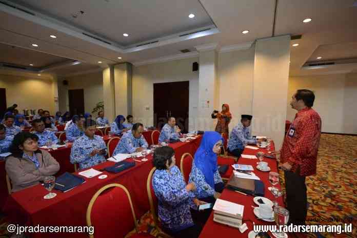 5 - KIRI BAHASA_rsz PENGGUNAAN BAHASA: Penyuluhan Bahasa Indonesia bagi Badan Publik yang digelar BBJT di Hotel Grand Wahid.(ISTIMEWA)