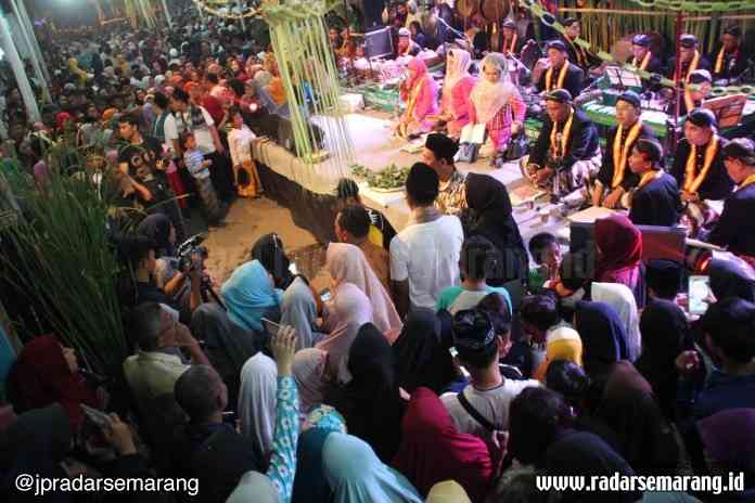 Festival Bor Suro_rsz ANTUSIAS: Warga Kelurahan Krapyak menggelar Festival Bor Suryo.(ALIEF MAULANA / RADARSEMARANG.COM)