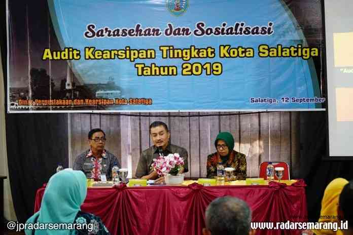 KIRI ARSIP_rsz SOSIALISASI: Wali Kota Salatiga, Yuliyanto, saat menjadi pembicara sekaligus membuka kegiatan Saresehan dan Sosialisasi Audit Kearsipan di Dinas Persip, Kamis (12/9). (ISTMEWA)