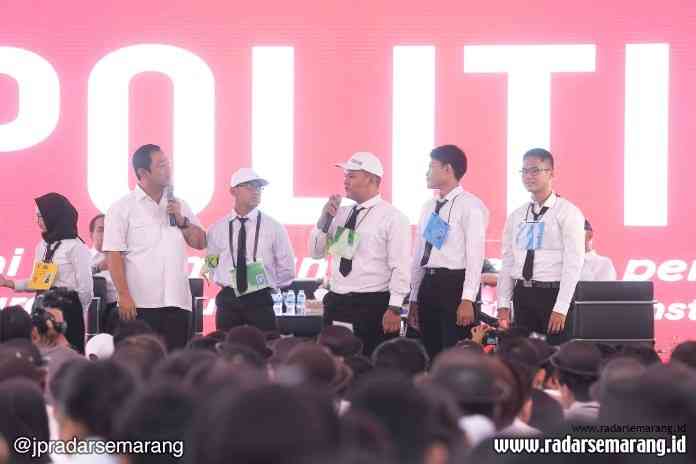 Udinus_rsz BERI MOTIVASI: Wali Kota Semarang Hendrar Prihadi memberi motivasi untuk mahasiswa baru Udinus angkatan 2019.(Humas Pemkot Semarang)