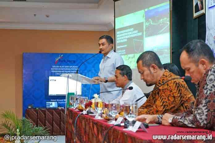 8 - FOTO B PAJAK_rsz MAKSIMALKAN PAJAK: Wali Kota Yuliyanto berdiskusi dalam Diseminasi Program Optimalisasi Penerimaan Pajak Daerah Melalui Penerapan Sistem Monitoring Online Transaksi Usaha Wajib Pajak Daerah.(ISTIMEWA)