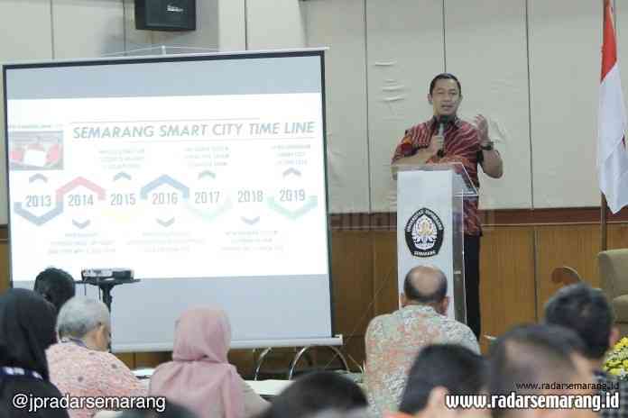 HENDI Smart City_rsz SMART CITY: Wali Kota Semarang Hendrar Prihadi saat menjadi pembicara dalam kegiatan The 2nd International Conference on Smart City Innovation 2019 di Gedung ITC Undip, Rabu (9/10). (Humas Pemkot Semarang)