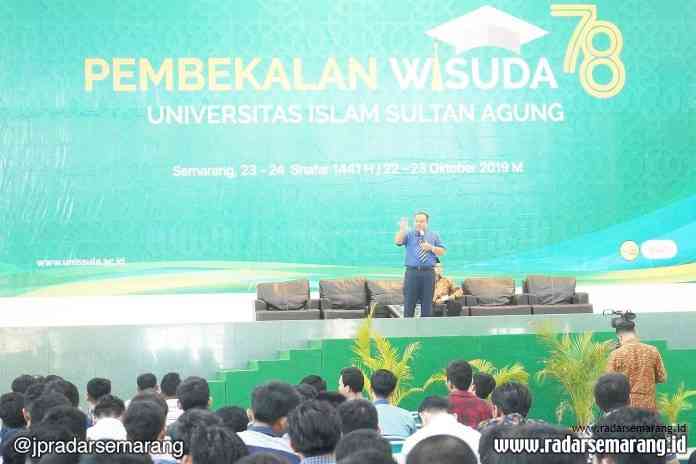 IKLAN Unissula Edi Darmoyo_rsz DORONG BERWIRAUSAHA : CEO UHTB Psychogenetic Coach, Edi Darmoyo menyajikan soft skills and career development dalam pembekalan bagi peserta wisuda ke-78 di kampus Kaligawe km 4 Kota Semarang, Selasa (22/10) kemarin. (ISTIMEWA)