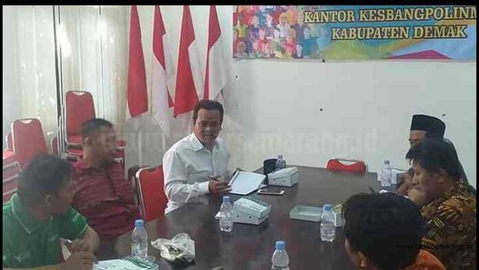 Kepala Kantor Kesbangpolinmas Pemkab Demak, Agus Herawan menyampaikan, pemetaan terhadap potensi ancaman bencana alam maupun sosial kepada FKDM. (WAHIB PRIBADI/RADARSEMARANG.COM)