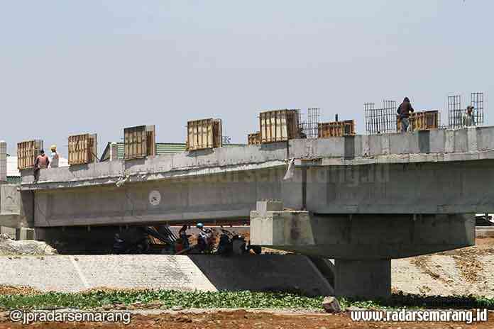 JEMBATAN-PENGHUBUNG-PASAR-WARU-ADIT(2)