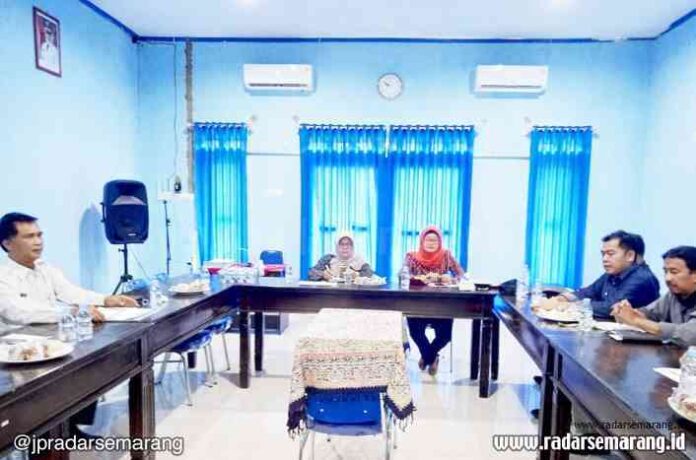 SIDAK: Komisi B DPRD Kabupaten Pekalongan melakukan sidak di PDAM Tirta Kajen kemarin. (Ist)