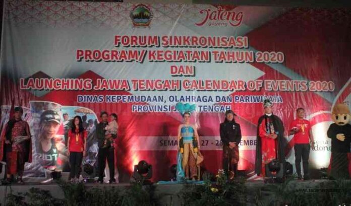 UNGGULAN JATENG : Masing-masing representasi event unggulan Jawa Tengah ditampilkan dalam Launching Jawa Tengah Calendar of Events 2020 di Semarang, Rabu (27/11). (Sigit Andrianto/RADARSEMARANG.COM)