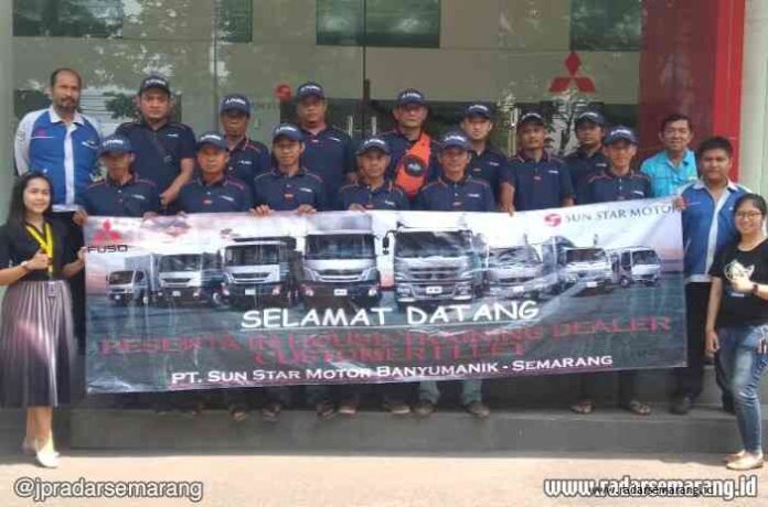 MITSUBISHI._rsz DAPAT ILMU BARU : Driver dan mekanik dari perusahaan yang menggunakan kendaraan berat dari Mitusbishi usai mendapatkan pelatihan di PT. Sun Star Motor Banyumanik (kemarin). ( IST)