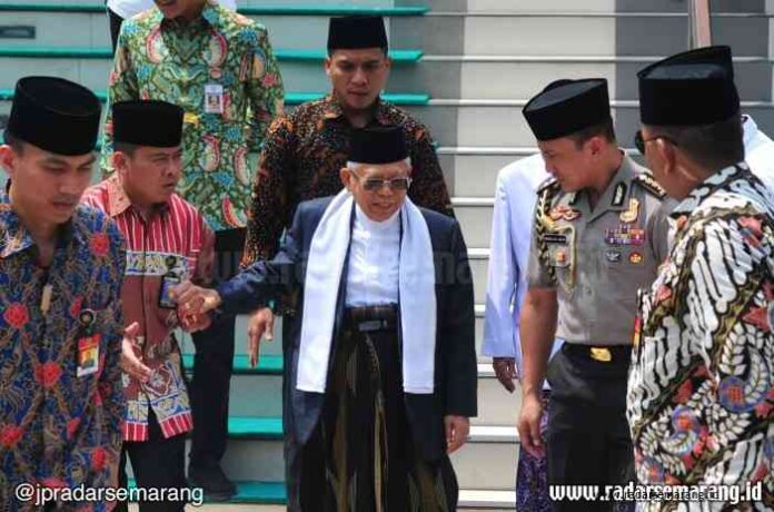MUSYAWARAH BERSAMA : Wapres Indonesia Ma'ruf Amin dalam Musyawarah Bersama MUI, DMI, BWI, Baznas, IPHI Provinsi Jateng di Gedung Gradika Bhakti Praja Semarang, Jumat (13/12) kemarin. (ADITYO DWI/RADARSEMARANG.COM)