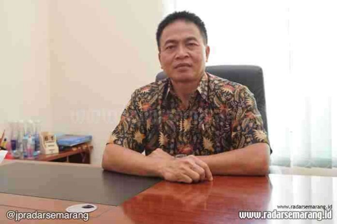 FOTO: Dirut PDAM Tirto Panguripan, Sunanto. (BUDI SETIYAWAN/RADARSEMARANG.COM)