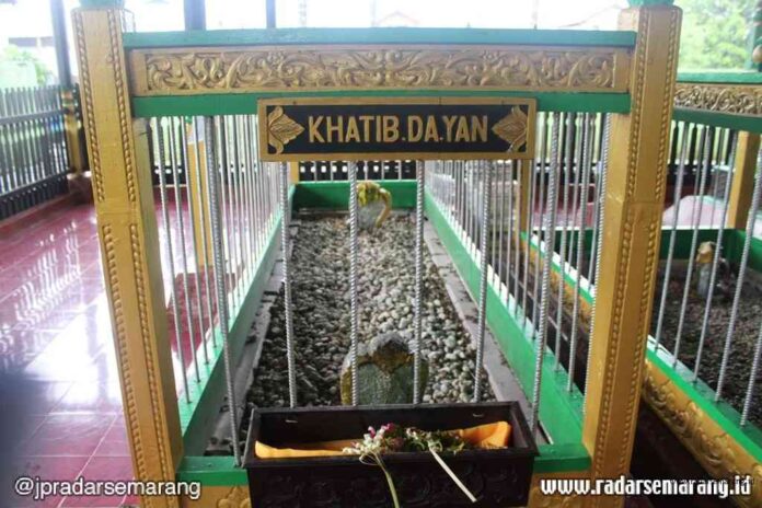 Makam Khatib Dayan Ulama Besar dari Kasultanan Demak Bintoro dan makam Sultan Suriansyah Raja Pertama Kerajaan Banjar. (wahibpribadi)