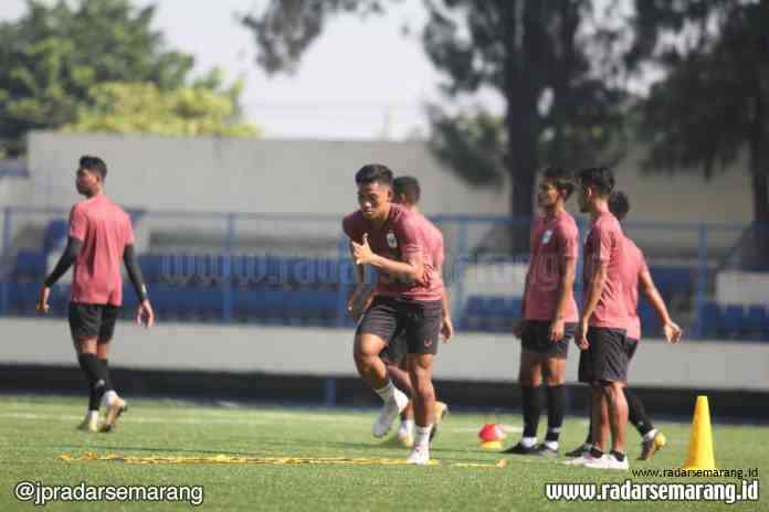 Pekerjaan Rumah Citarum Masih Banyak (3)_rsz KEBANGGAN SEMARANG : Kualitas rumput Stadion Citarum sudah memenuhi standar untuk penyelenggaraan Liga 1.(Baskoro Septiadi/ RADARSEMARANG.COM)