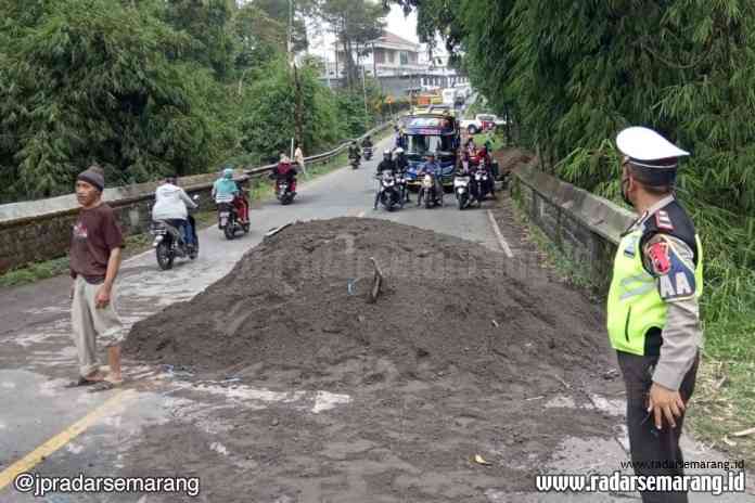 TRUK TERGULING