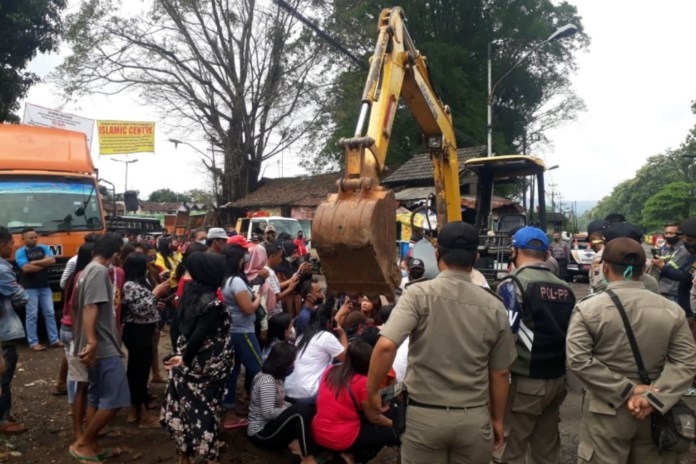 TUTUP PANGKALAN