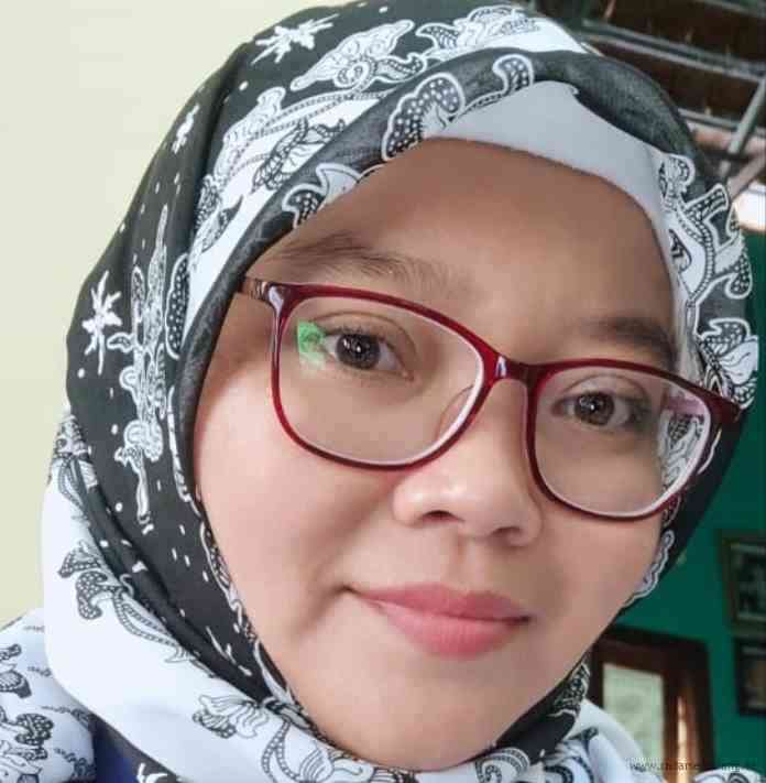 12-Candra Dewi M S. Pd_rsz Candra Dewi M S.Pd