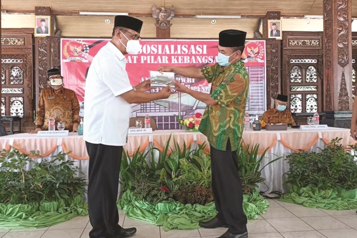EMPAT PILAR