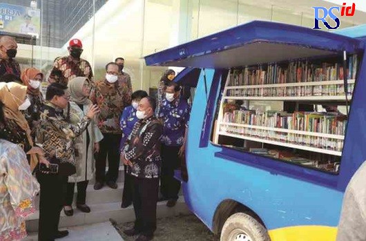 FotoooAA DPR BLUSUKAN : Rombongan Komisi X DPR RI meninjau gedung baru perpustakaan daerah Kabupaten Kendal.(DEVI KHOFIFATUR RIZQI/ RADARSEMARANG.COM)