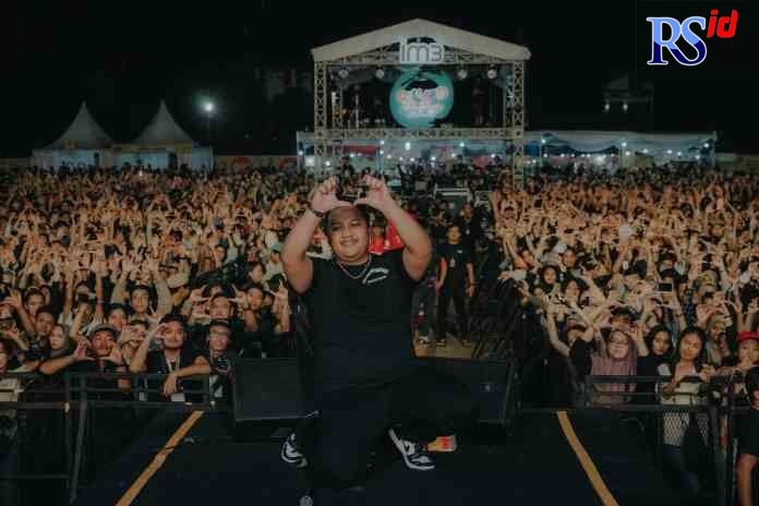 Syagidog_rsz KONSER HEBOH : Collabonation Tour serangkaian inisiatif IM3 hipnotis penonton dengan hadirnya Yura Yunita, Ndarboy Genk, Idgitaf, Shaggydog, hingga Soegi Bornean di Stadion Diponegoro Kota Semarang, Kamis malam (15/9). (ISTIMEWA)