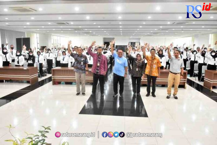TINGKATKAN SKILL : Pj Wali kota Sinoeng N Rachmadi saat Pelatihan Implementasi Kurikulum Merdeka. (Dhinar sasongko/ RADARSEMARANG.COM)